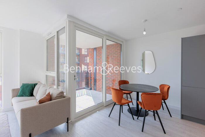 1 Bedroom Apartment To Rent In Shearwater Drive, Hendon, NW9