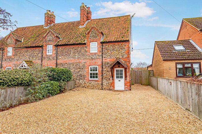 2 Bedroom Cottage To Rent In Low Road, Grimston, PE32