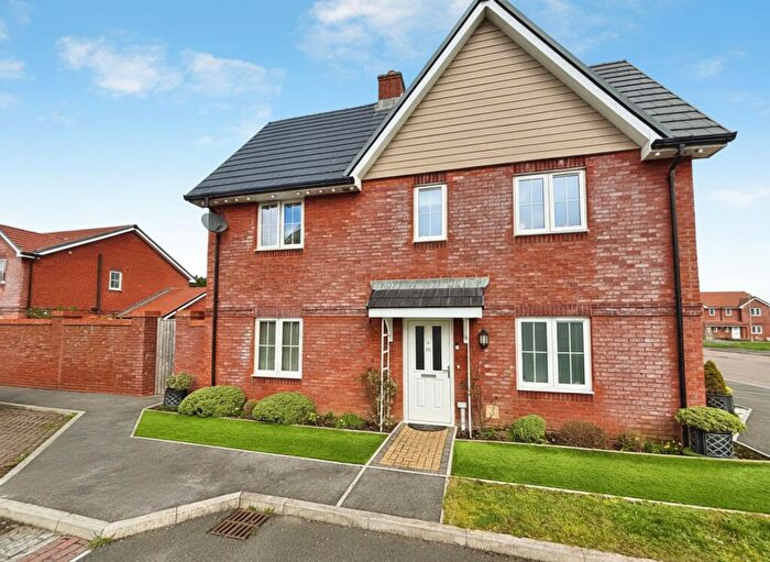 4 Bedroom Link Detached House For Sale In Augustus Avenue, Fordingbridge, SP6