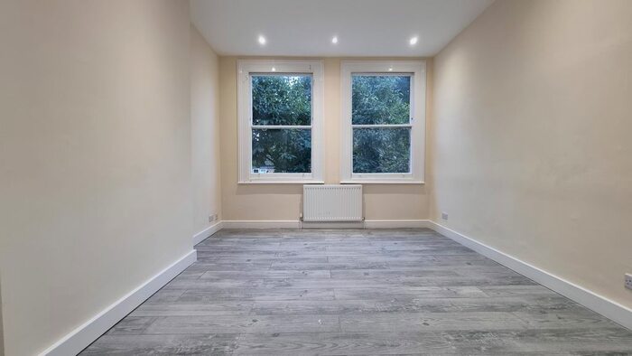3 Bedroom Flat To Rent In Hampden Lane, London, N17