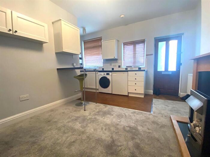 2 Bedroom Apartment To Rent In Clarendon Parade, Turners Hill, Cheshunt, EN8