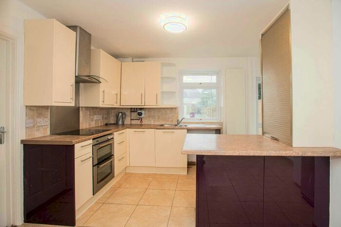 3 Bedroom Property To Rent In Shinfield Road, Reading, RG2