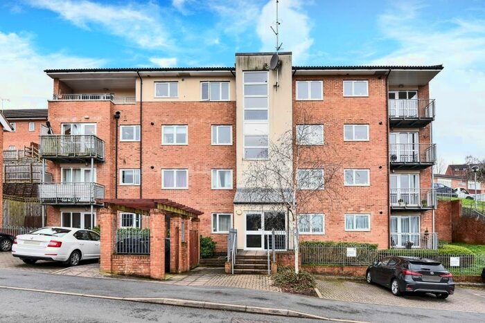 2 Bedroom Flat To Rent In High Wycombe, Buckinghamshire, HP13
