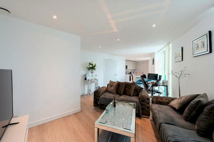 2 Bedroom Flat To Rent In Saffron Central Square, Croydon, CR0