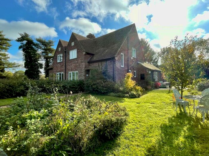 3 Bedroom Semi-Detached House For Sale In Holland Road, Horbling, NG34