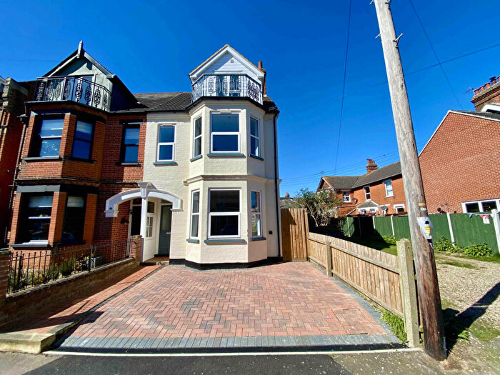 5 Bedroom Semi-Detached House For Sale In Quilter Road, Felixstowe, IP11