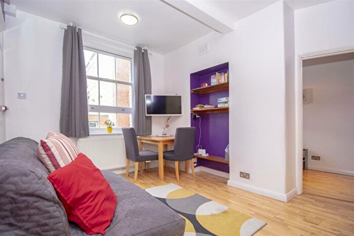 2 Bedroom Apartment To Rent In Luke Street, London, EC2A