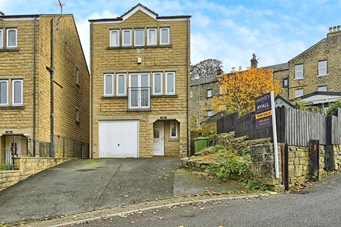 4 Bedroom Detached House For Sale In Lane Top, Linthwaite, Huddersfield, HD7