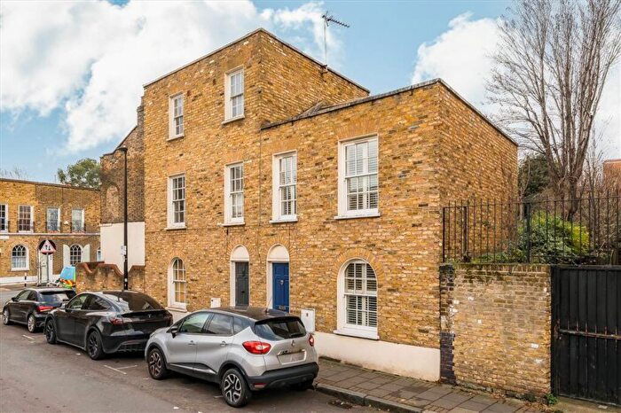 3 Bedroom House For Sale In Adelina Grove, Stepney Green, E1