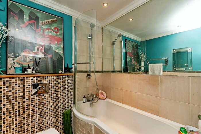 1 Bedroom Flat For Sale In Marine Court, St. Leonards-On-Sea, TN38