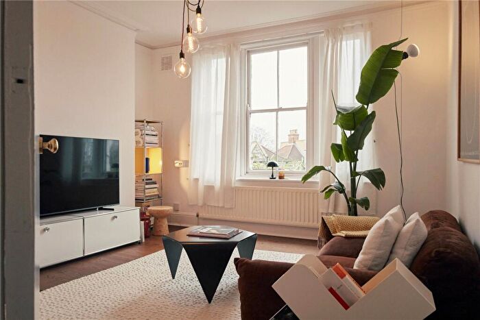 1 Bedroom Flat To Rent In Quested Court, Brett Road, London, E8
