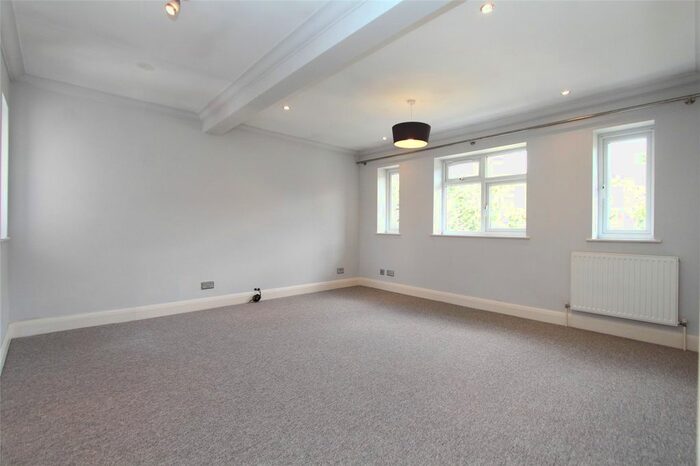 3 Bedroom Flat To Rent In South Close, Village Way, Pinner, HA5