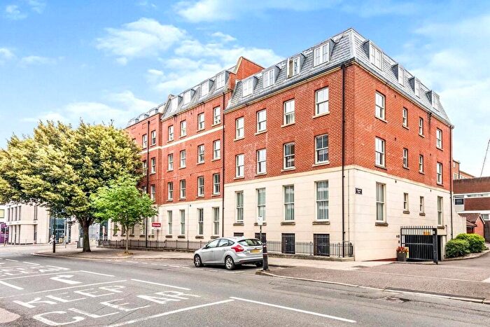 2 Bedroom Flat For Sale In Flagstaff Court, Canterbury, Kent, CT1