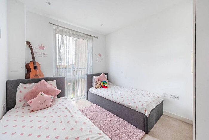 2 Bedroom Flat For Sale In Hayling Way, Edgware, HA8