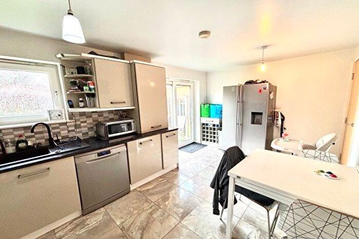 3 Bedroom Property To Rent In Park Grange Rise, Sheffield, S2