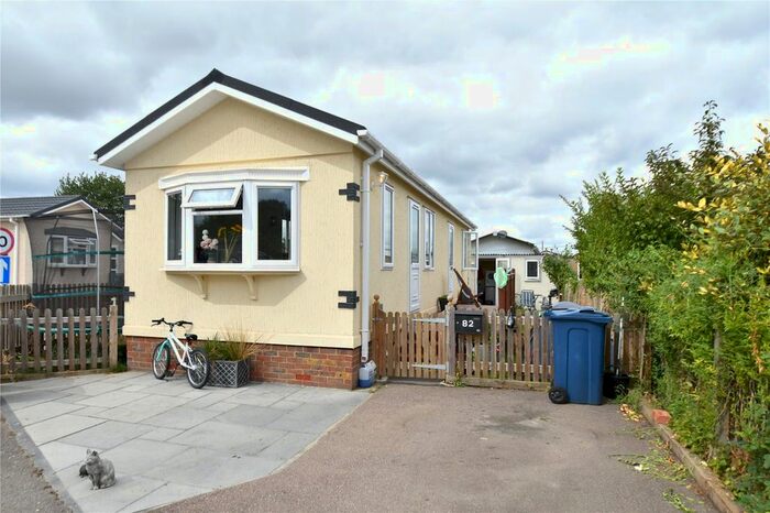 2 Bedroom Mobile/park Home For Sale In Whelpley Hill Park, Whelpley Hill, Chesham, Buckinghamshire, HP5