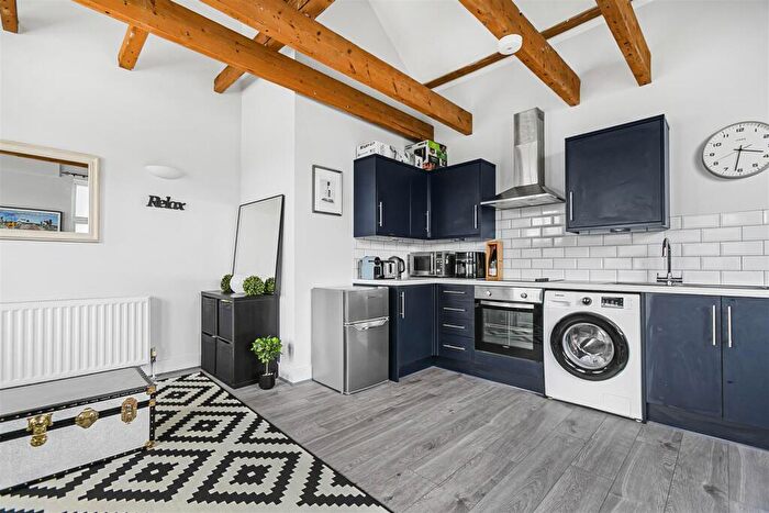 1 Bedroom Duplex For Sale In Winchelsea Road, Forest Gate, London, E7