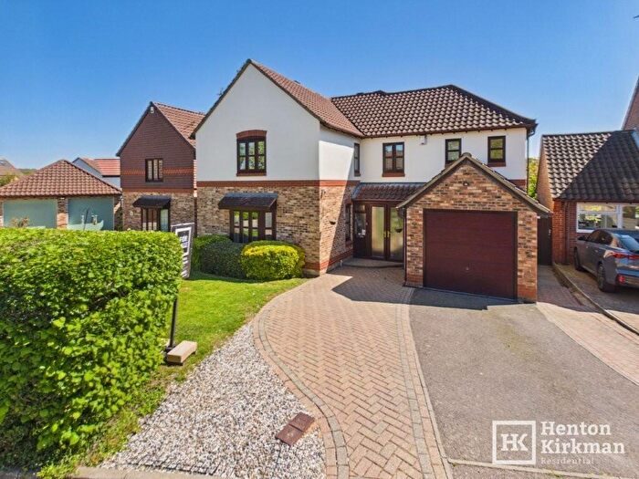 4 Bedroom Detached House For Sale In Chaffinch Crescent, Billericay, Essex, CM11