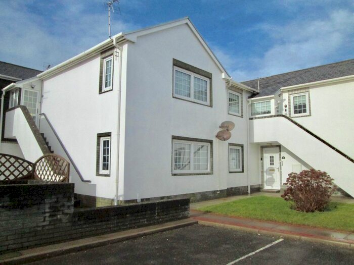 2 Bedroom Flat To Rent In Highfield Court, Highfield Avenue, Porthcawl, CF36