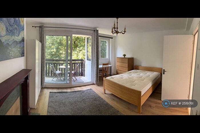 4 Bedroom Maisonette To Rent In Wrayburn House, London, SE16