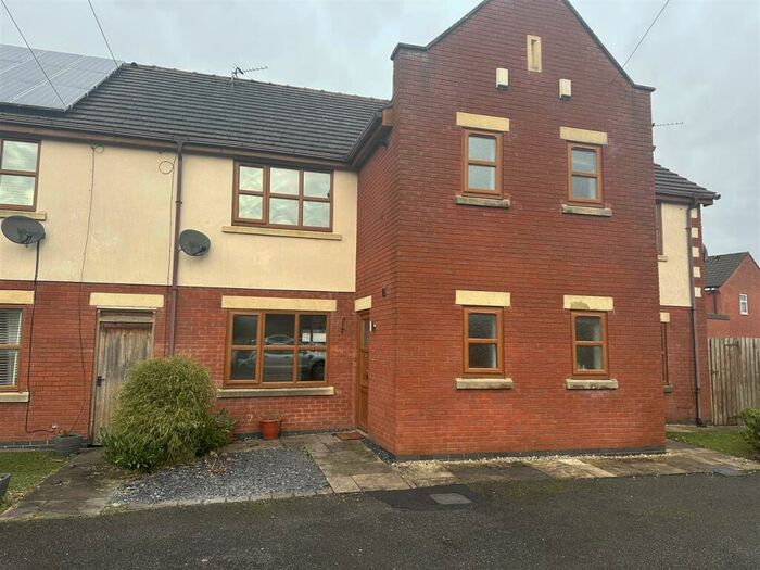 3 Bedroom Property To Rent In Chapel Close, Leyland, Preston, PR25