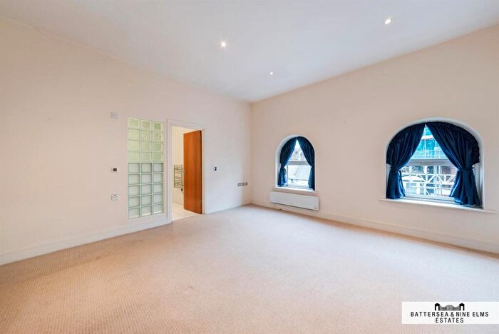 2 Bedroom Apartment For Sale In Bridge Theatre Apartments, Battersea Bridge Road, SW11