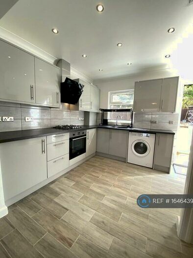 4 Bedroom Terraced House To Rent In Weoley Castle Road, Birmingham, B29