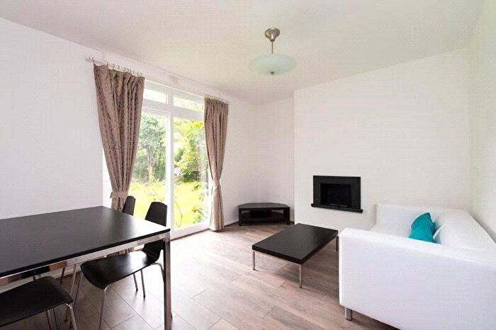 2 Bedroom Flat To Rent In Bartonway, - Queens Terrace, NW8