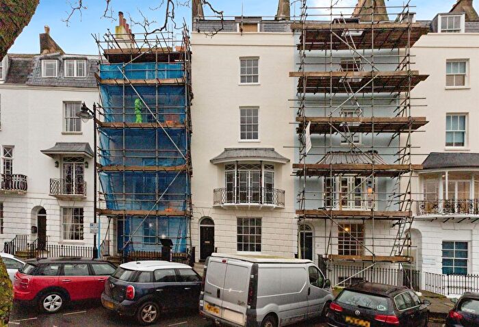 2 Bedroom Flat For Sale In Wellington Square, Hastings, TN34