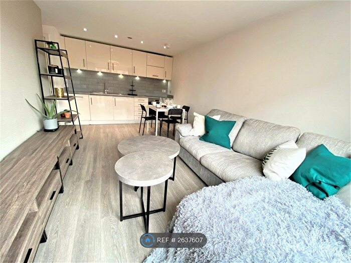 2 Bedroom Flat To Rent In Loom Street, Manchester, M4