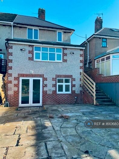 3 Bedroom Semi-Detached House To Rent In Swaddale Avenue, Chesterfield, S41