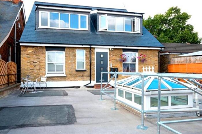 1 Bedroom Apartment To Rent In Queens Road, Weybridge, Surrey, KT13