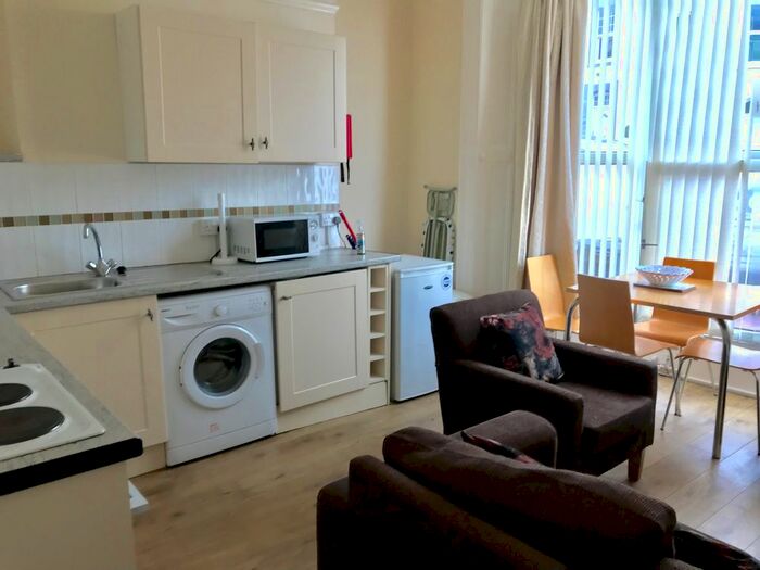 1 Bedroom Flat To Rent In Flat, Finsbury Terrace, Swansea, SA2