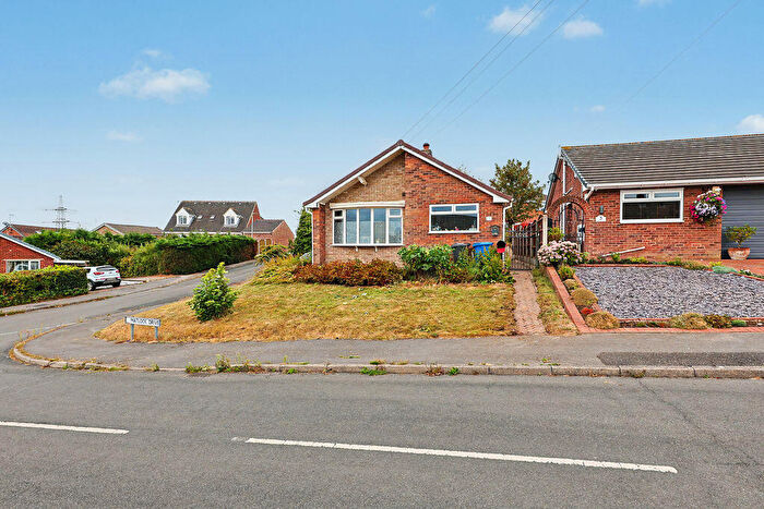 2 Bedroom Detached Bungalow For Sale In Matlock Drive, Inkersall, Chesterfield, S43