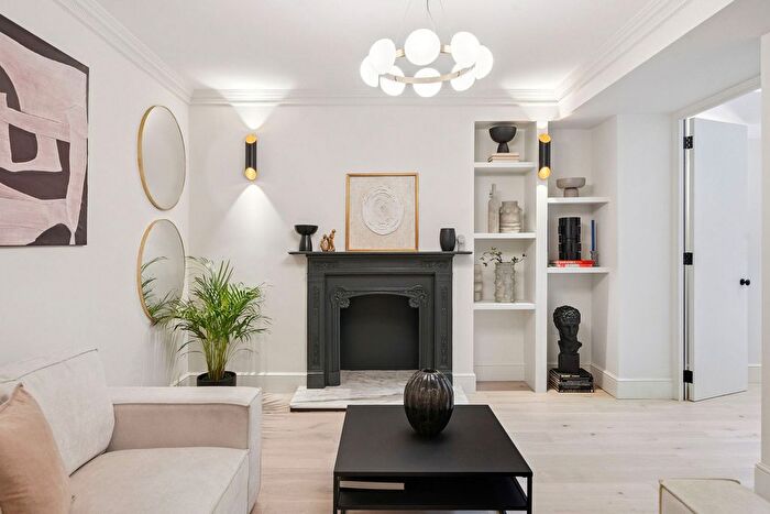 2 Bedroom Flat For Sale In Colville Terrace, London, W11