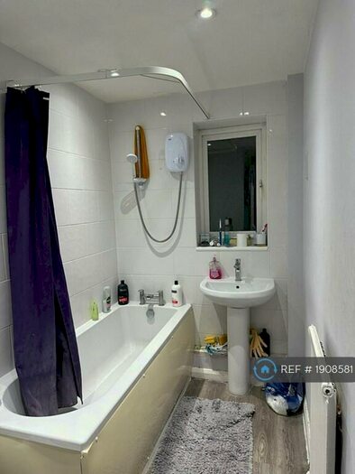 1 Bedroom Flat To Rent In Upstairs, London, SE28