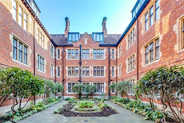 2 Bedroom Flat To Rent In Church Close, Kensington, W8