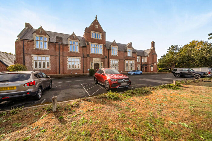 2 Bedroom Apartment For Sale In Enborne Road, Newbury, RG14