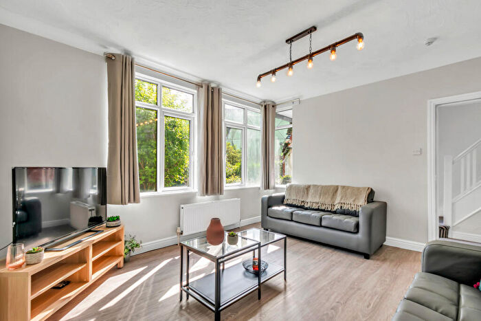 5 Bedroom House To Rent In Headingley Crescent, Leeds, LS6