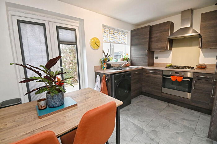 3 Bedroom Semi Detached House For Sale In Eagle Avenue, Barnsley, S75