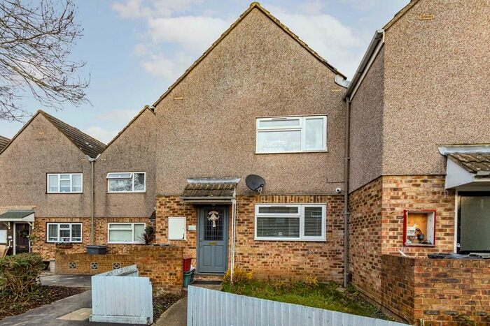 2 Bedroom Property To Rent In Dickenson Road, Feltham TW13