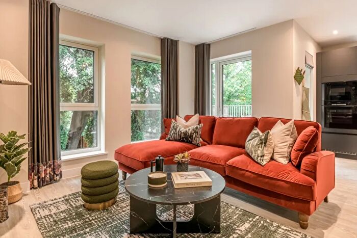 2 Bedroom Flat For Sale In Pegler Square, London, N15
