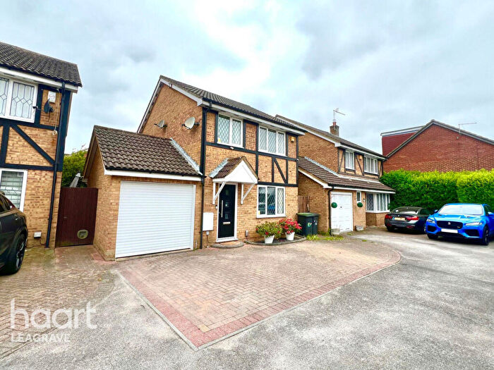 3 Bedroom Detached House For Sale In Swan Mead, Luton, LU4