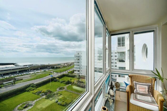 2 Bedroom Flat For Sale In Marine Drive, Brighton, BN2