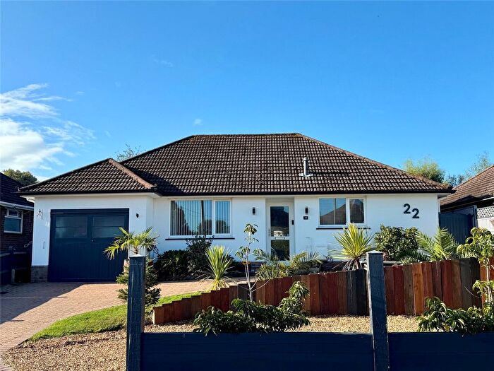3 Bedroom Bungalow For Sale In Barton Drive, Barton On Sea, Hampshire, BH25