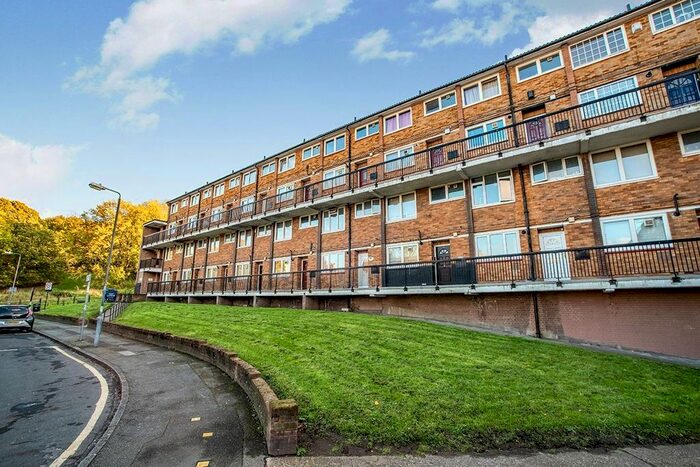 2 Bedroom Flat To Rent In Knee Hill Crescent, London, SE2