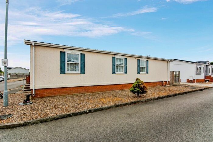 2 Bedroom Park Home For Sale In Norman Drive, Tattershall Road, Boston, PE21