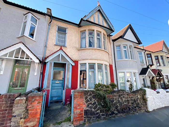 3 Bedroom Terraced House For Sale In Beedell Avenue, Westcliff-on-Sea, SS0