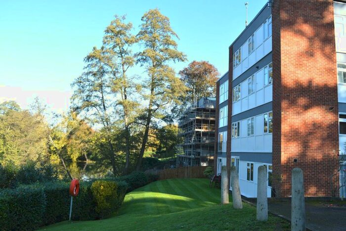 1 Bedroom Flat To Rent In Berkeley Court, Weybridge, KT13