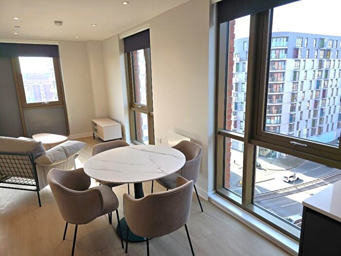 2 Bedroom Apartment To Rent In Emporium House East, Alloway Courtyard, Weldale Street, Reading, RG1